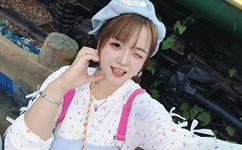 女生和男生打扑克牌差差差差的视频